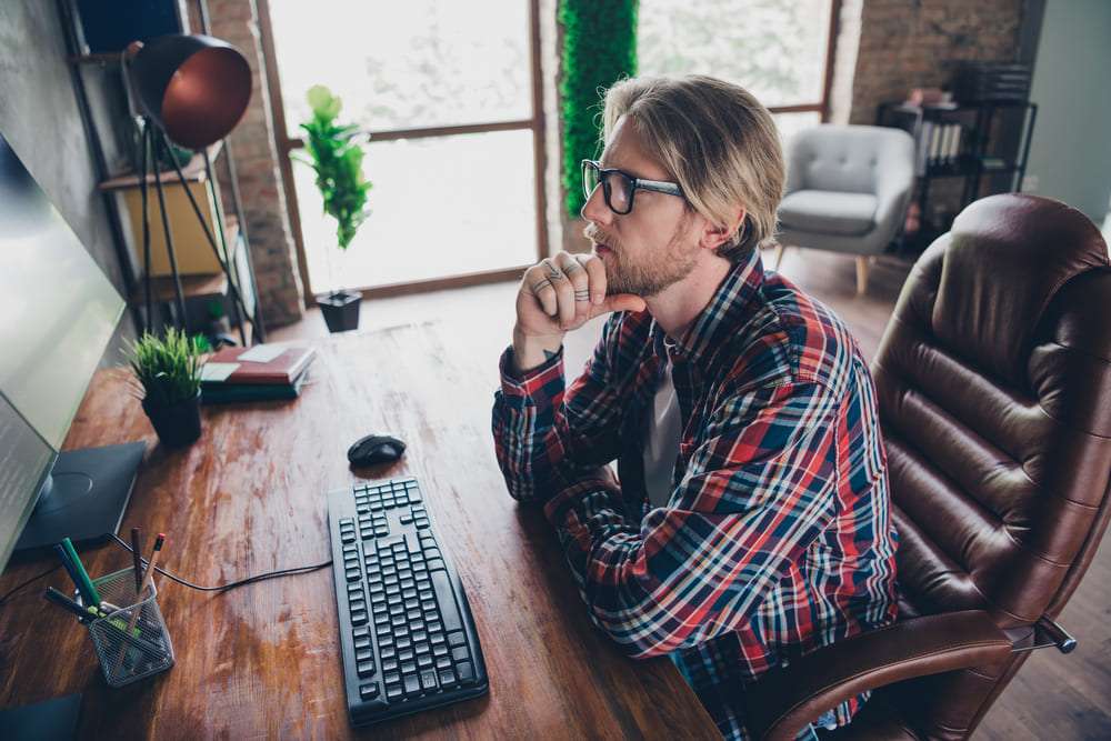 découvrez le rôle clé du testeur métier dans un projet informatique : assurer la qualité, valider les besoins fonctionnels et garantir la conformité des solutions développées.