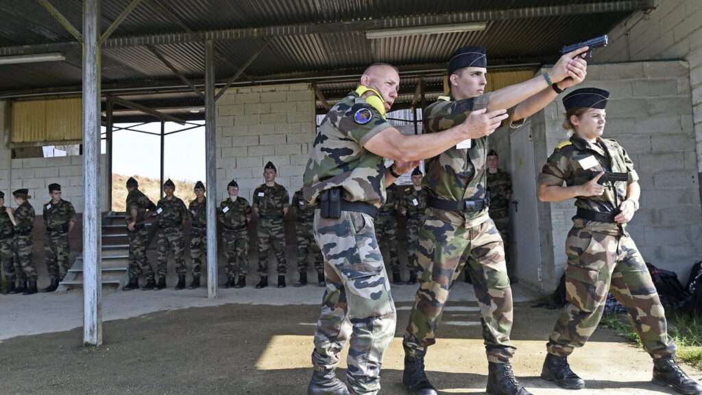 formation de réservistes de la gendarmerie : développez vos compétences et préparez-vous à soutenir la sécurité nationale avec un entraînement spécialisé.