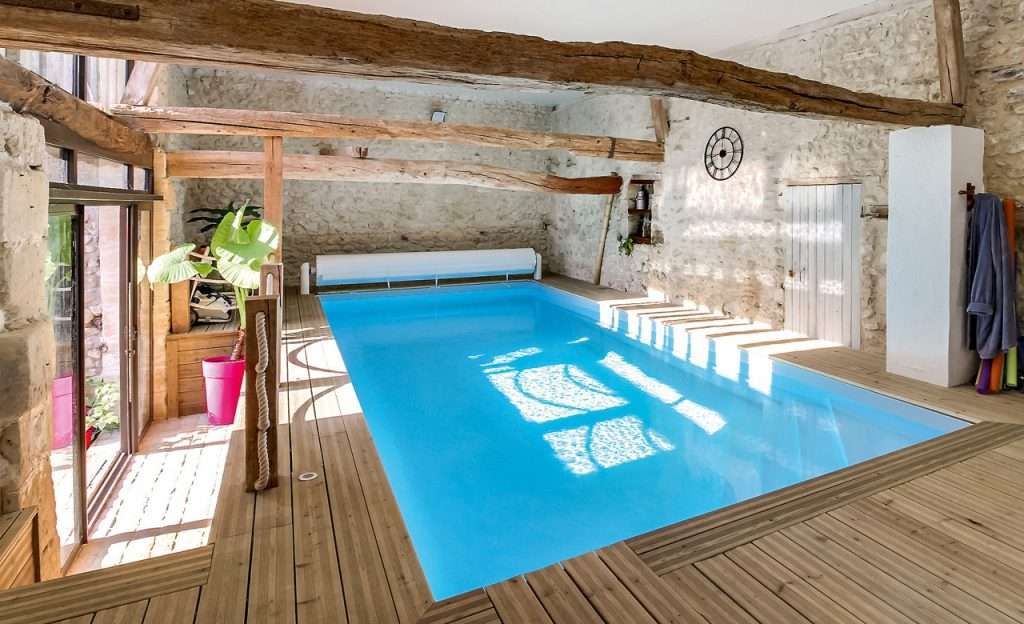découvrez la piscine de l'isae-supaero, un espace sportif moderne et convivial dédié à la détente et à la pratique aquatique pour les étudiants et le personnel.
