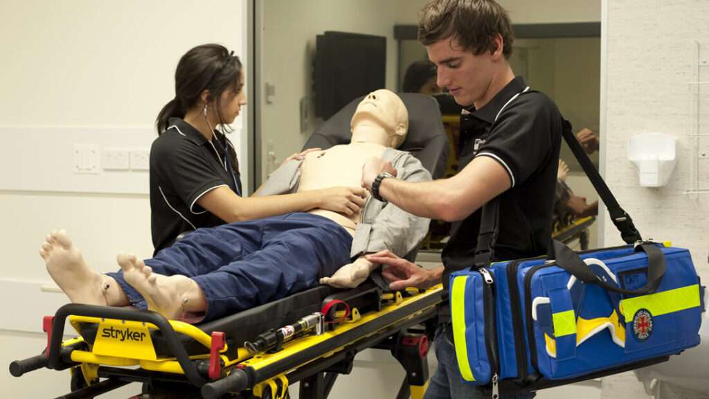 formation professionnelle en ambulance pour préparer les intervenants aux urgences médicales, avec des cours pratiques et théoriques adaptés.
